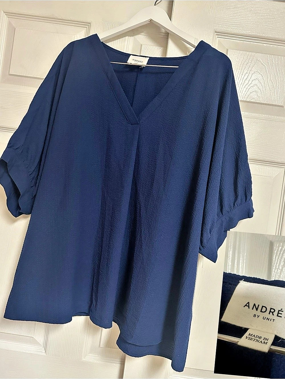 Andrée by Unit Women's V-Neck Blouse in Blue Like New